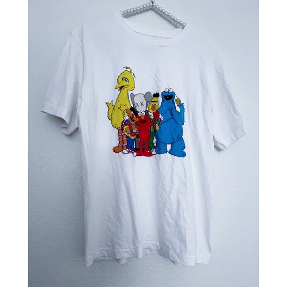KAWS x Uniqlo x Sesame Street Group T-Shirt - Picture 1 of 4